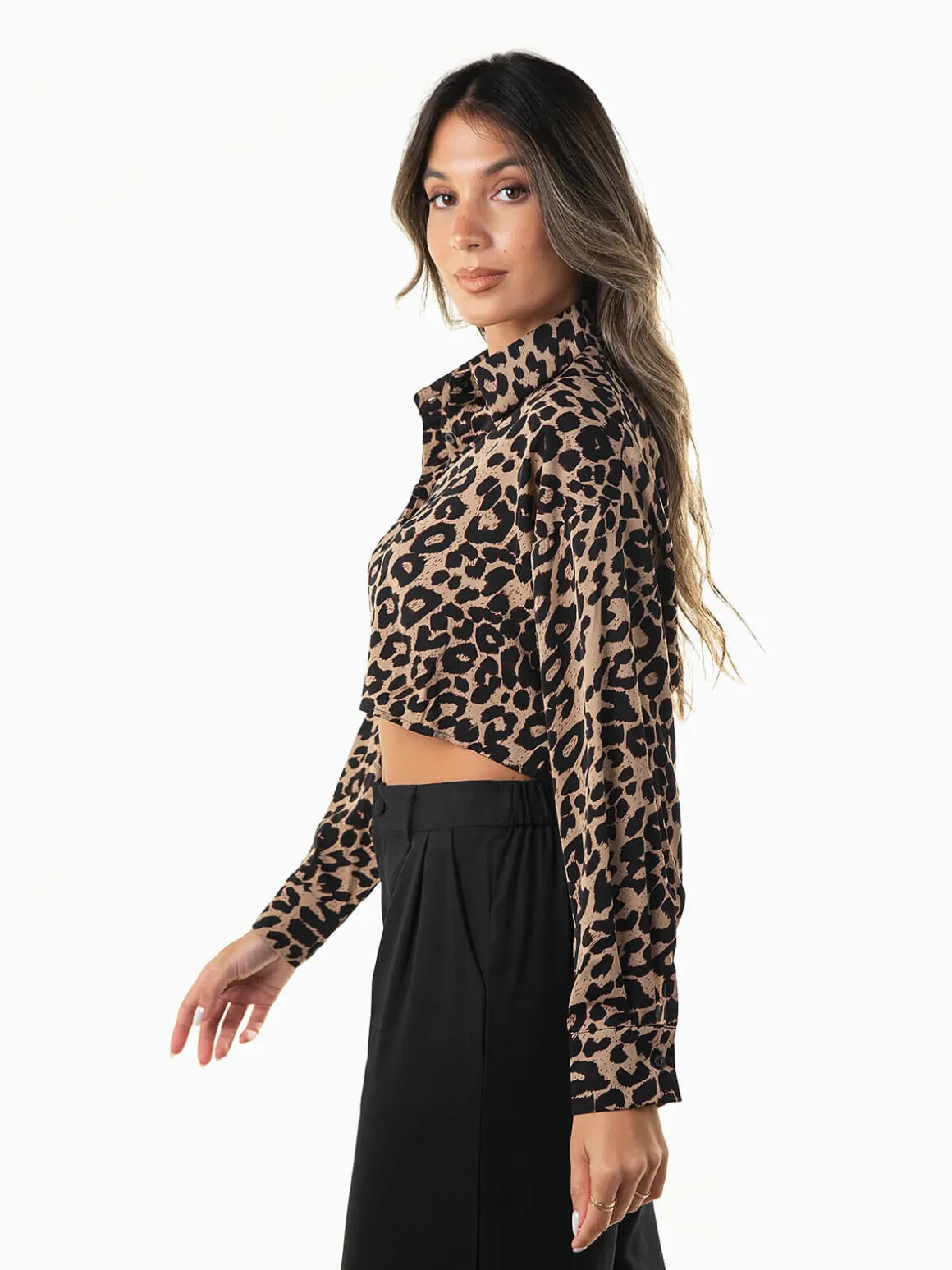 Camisa cropped estampado leopardo