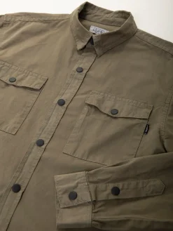 Camisa em sarja verde tropa
