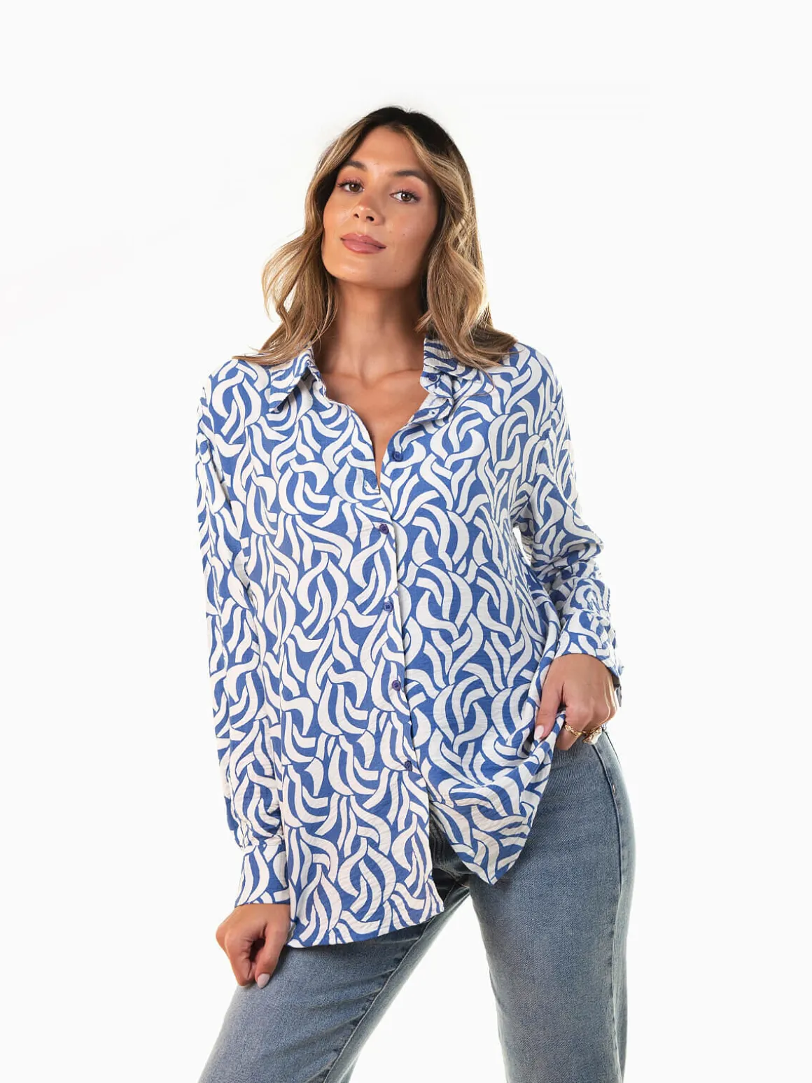 Camisa fluída com padrão geométrico