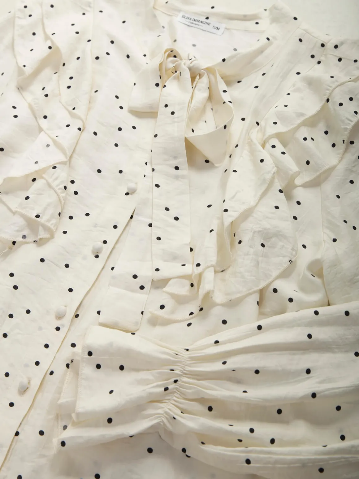 Camisa fluída às bolinhas