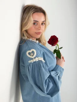 Camisa ganga com pérolas e manga balão