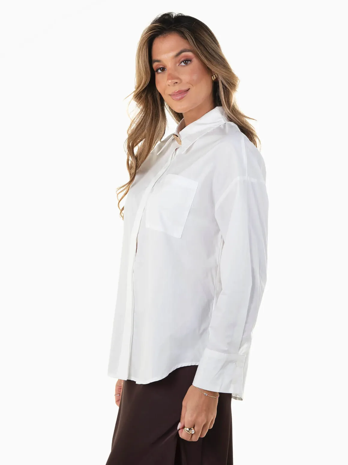 Camisa oversize com botão dourado