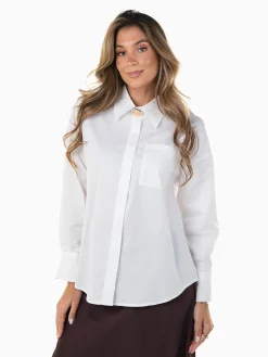 Camisa oversize com botão dourado