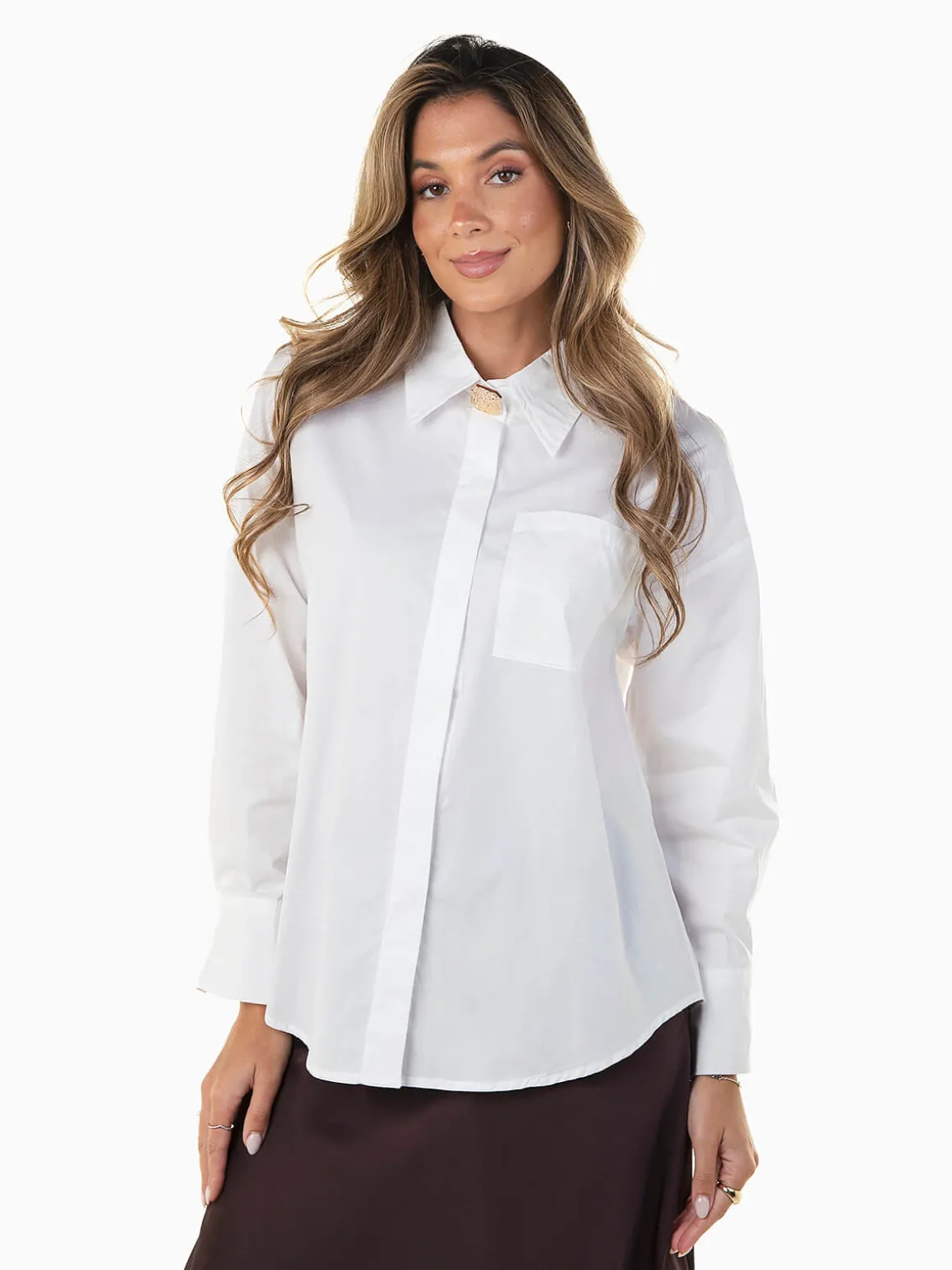 Camisa oversize com botão dourado