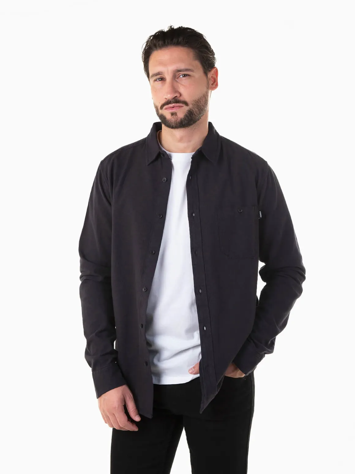 Camisa preta com bolso