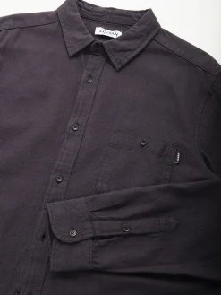 Camisa preta com bolso