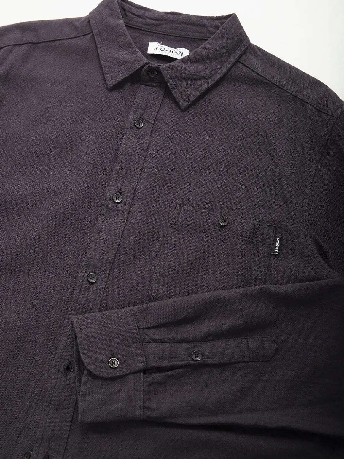 Camisa preta com bolso