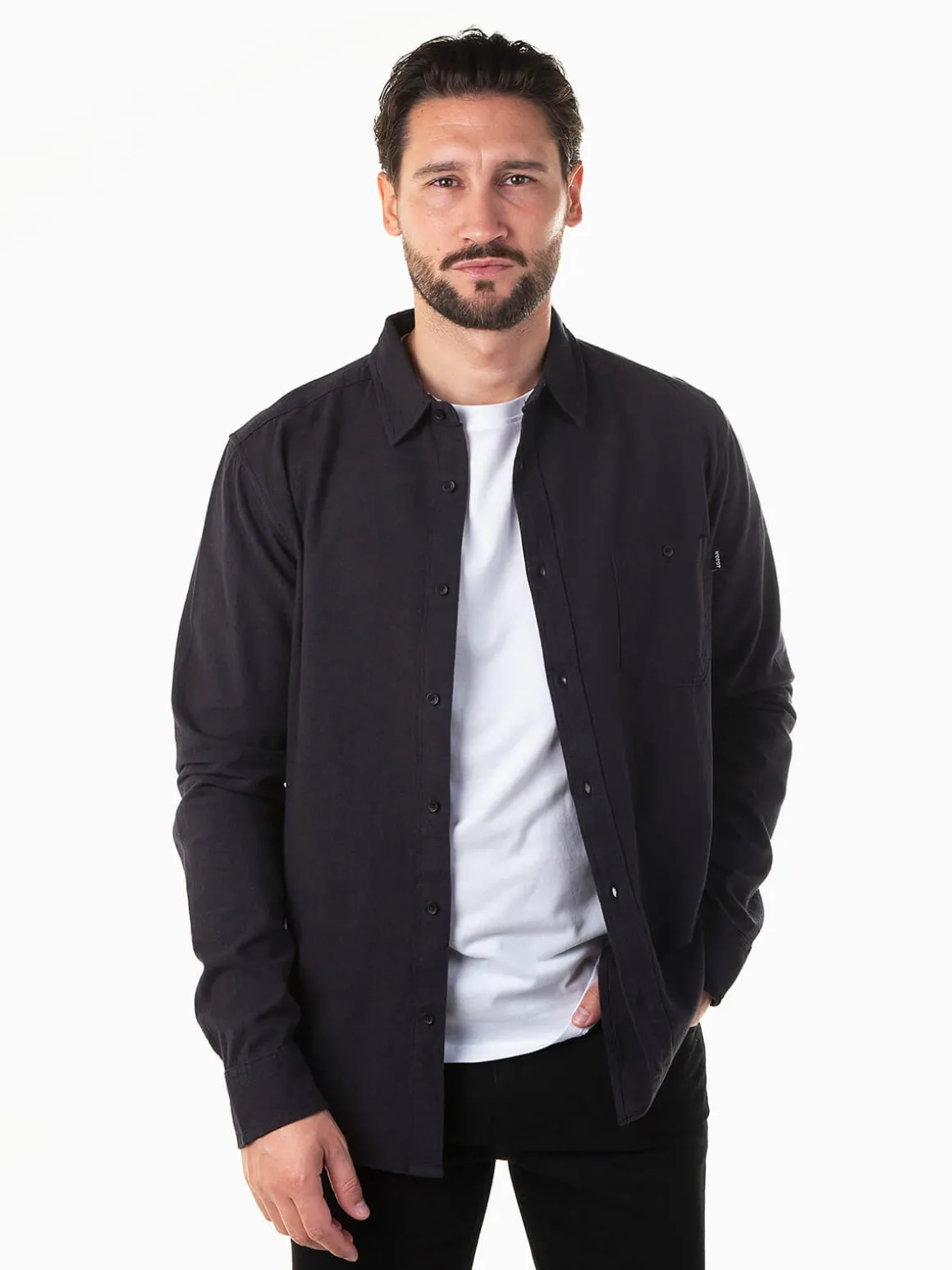 Camisa preta com bolso