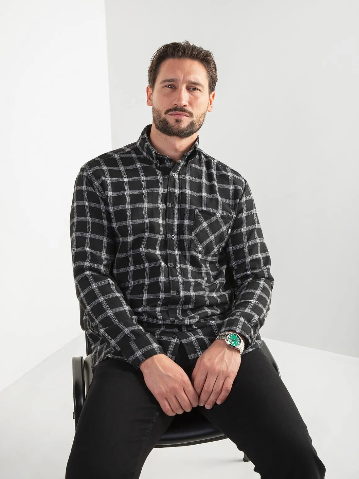 Camisa preta xadrez com bolso