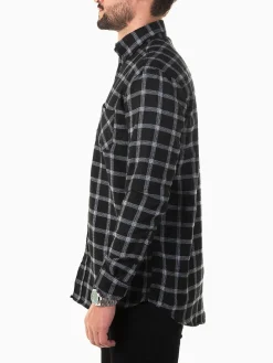 Camisa preta xadrez com bolso