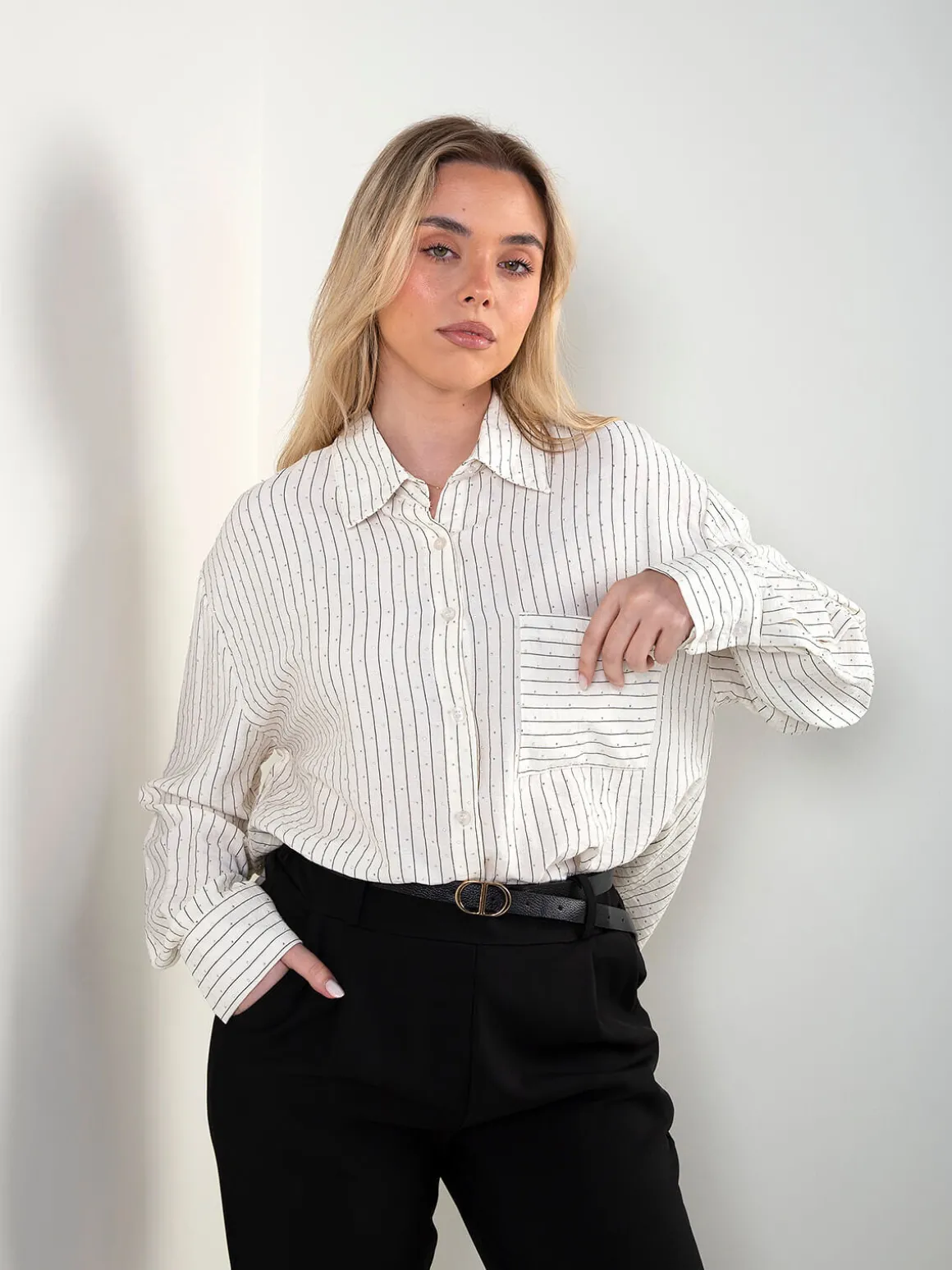 Camisa pérola às riscas com aplicações