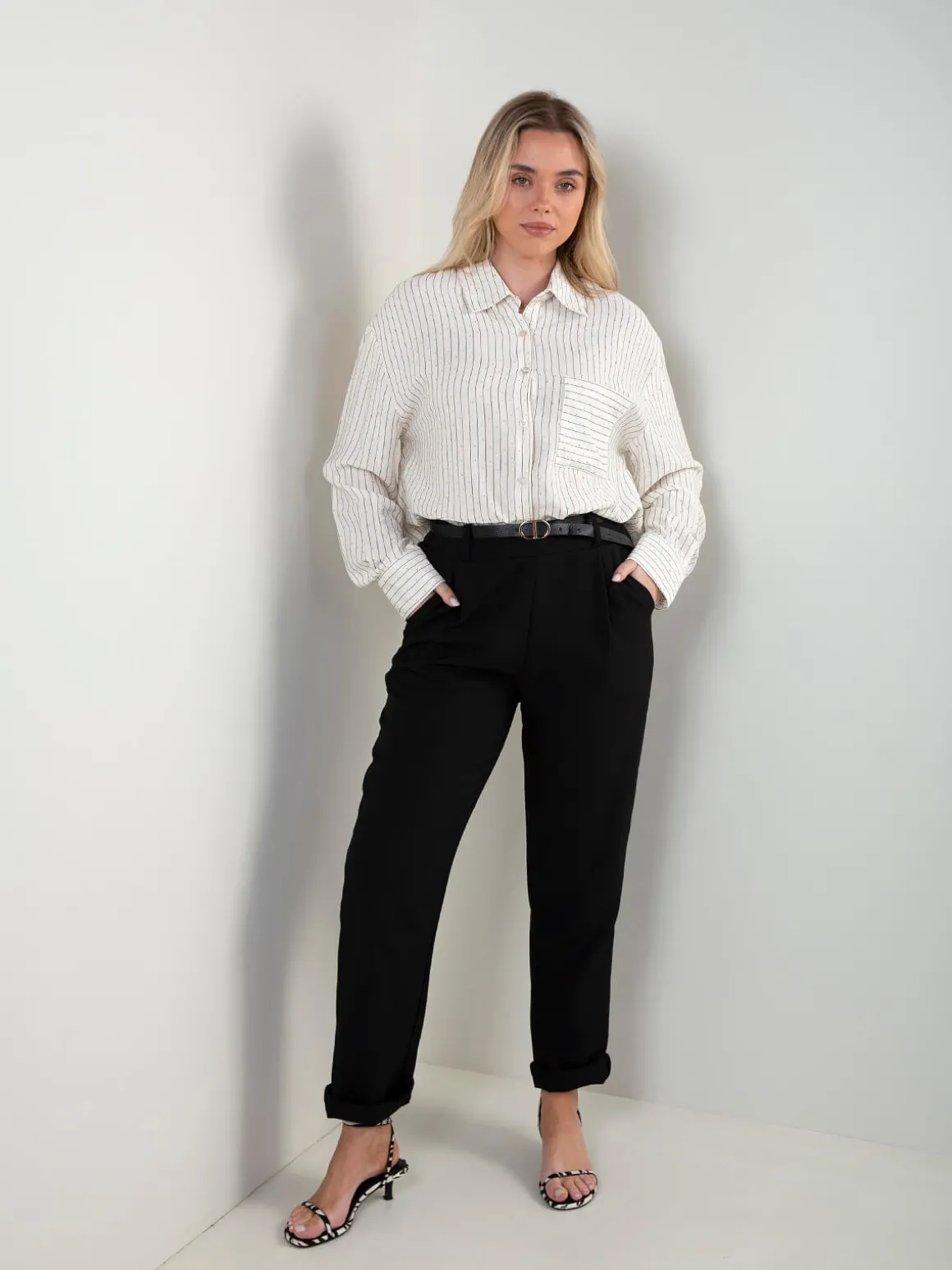 Camisa pérola às riscas com aplicações