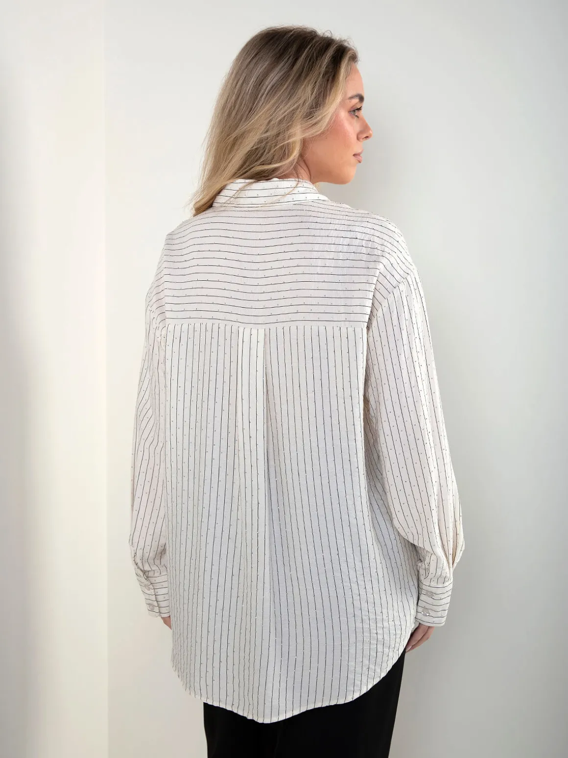 Camisa pérola às riscas com aplicações