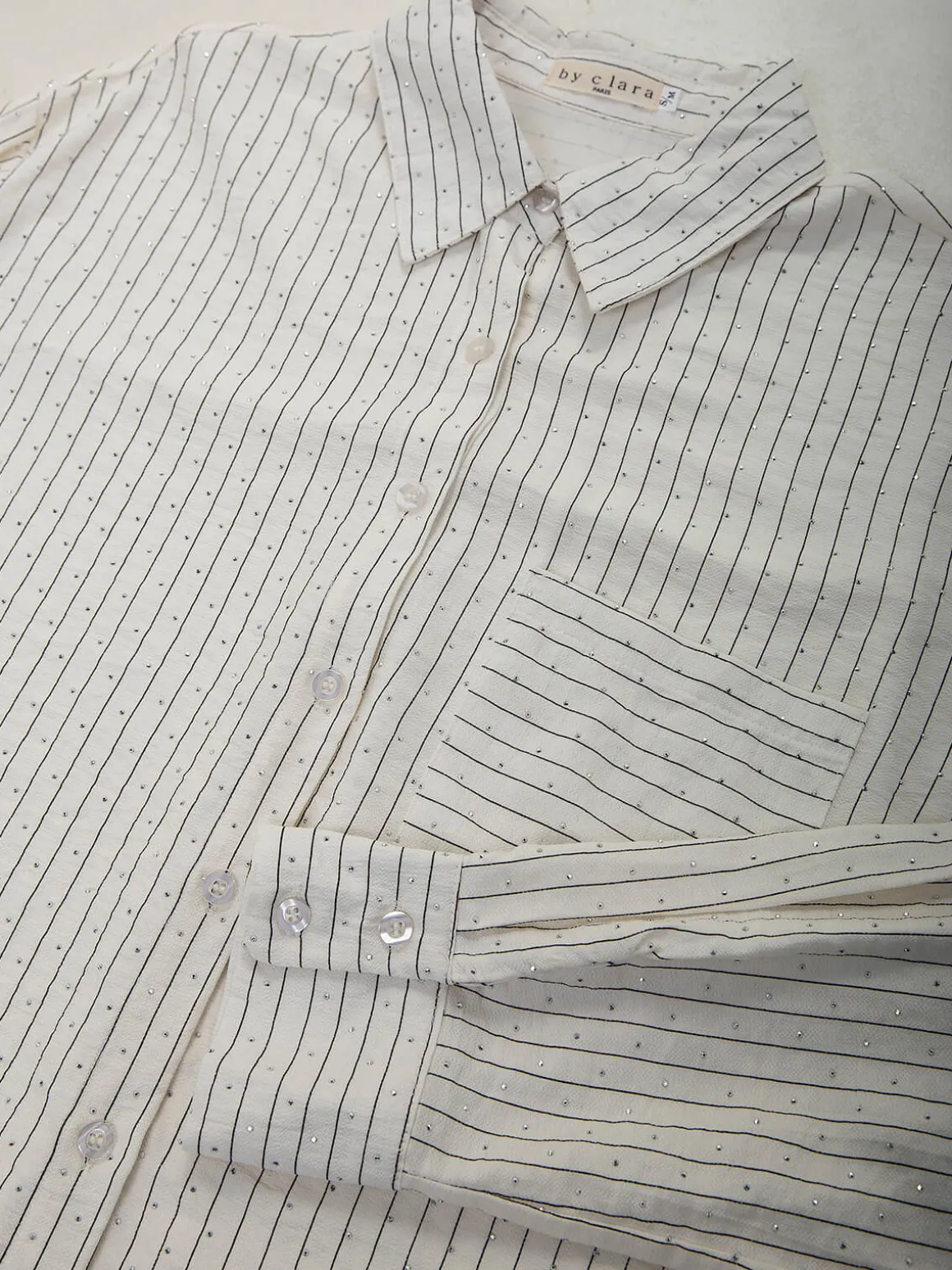 Camisa pérola às riscas com aplicações