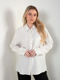 Camisa pérola às riscas com aplicações