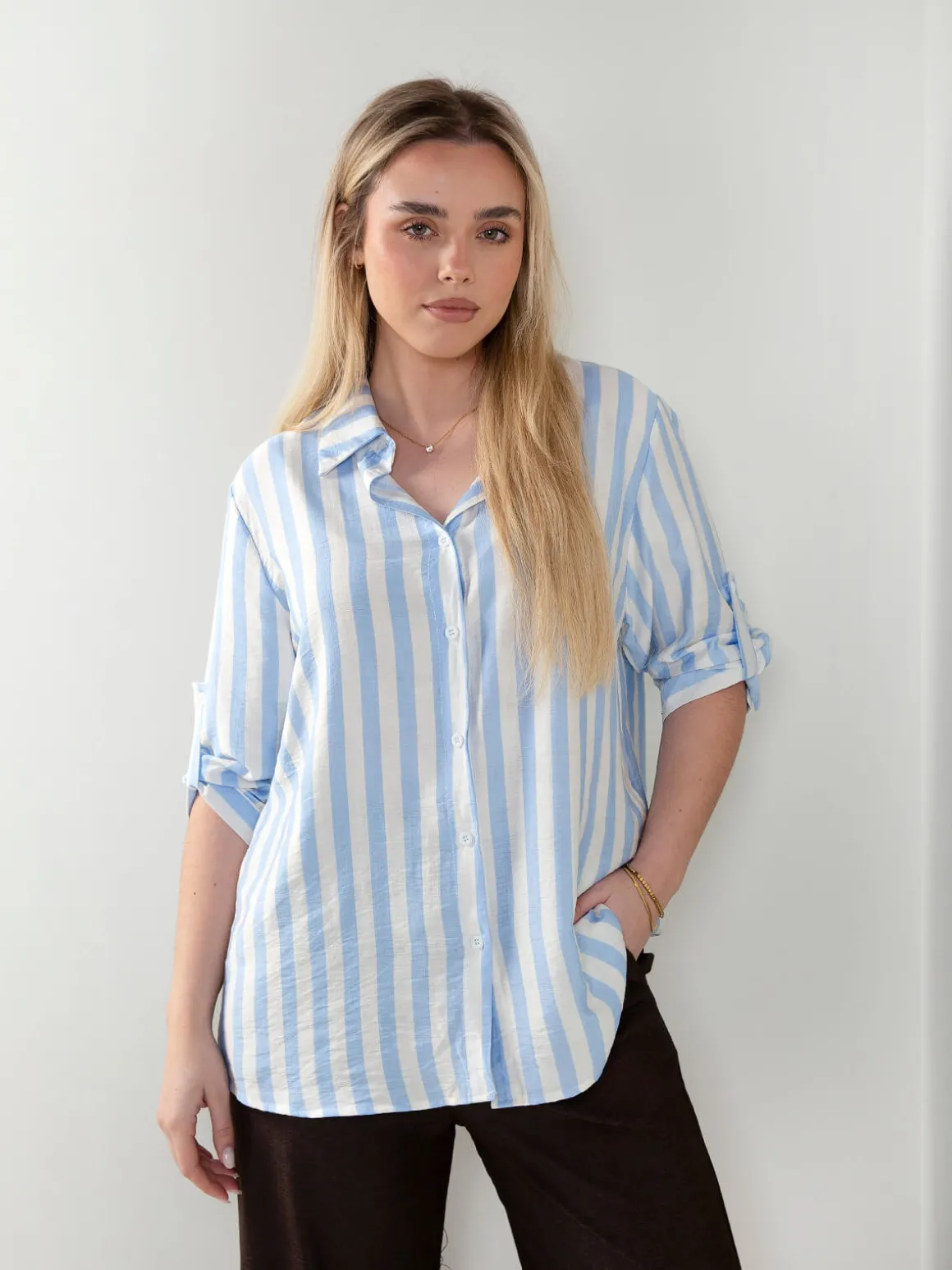 Camisa às riscas manga 3/4