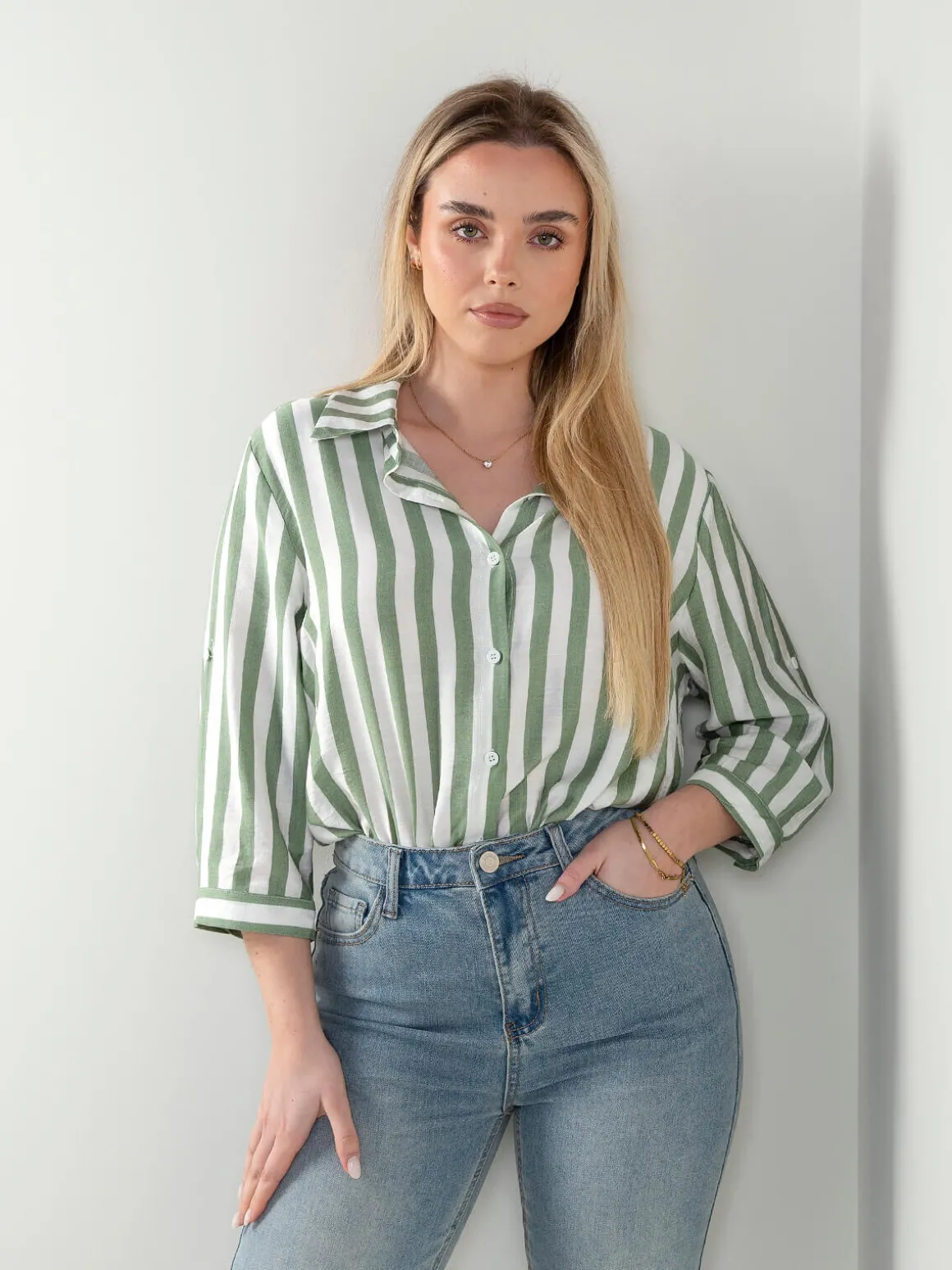 Camisa às riscas manga 3/4