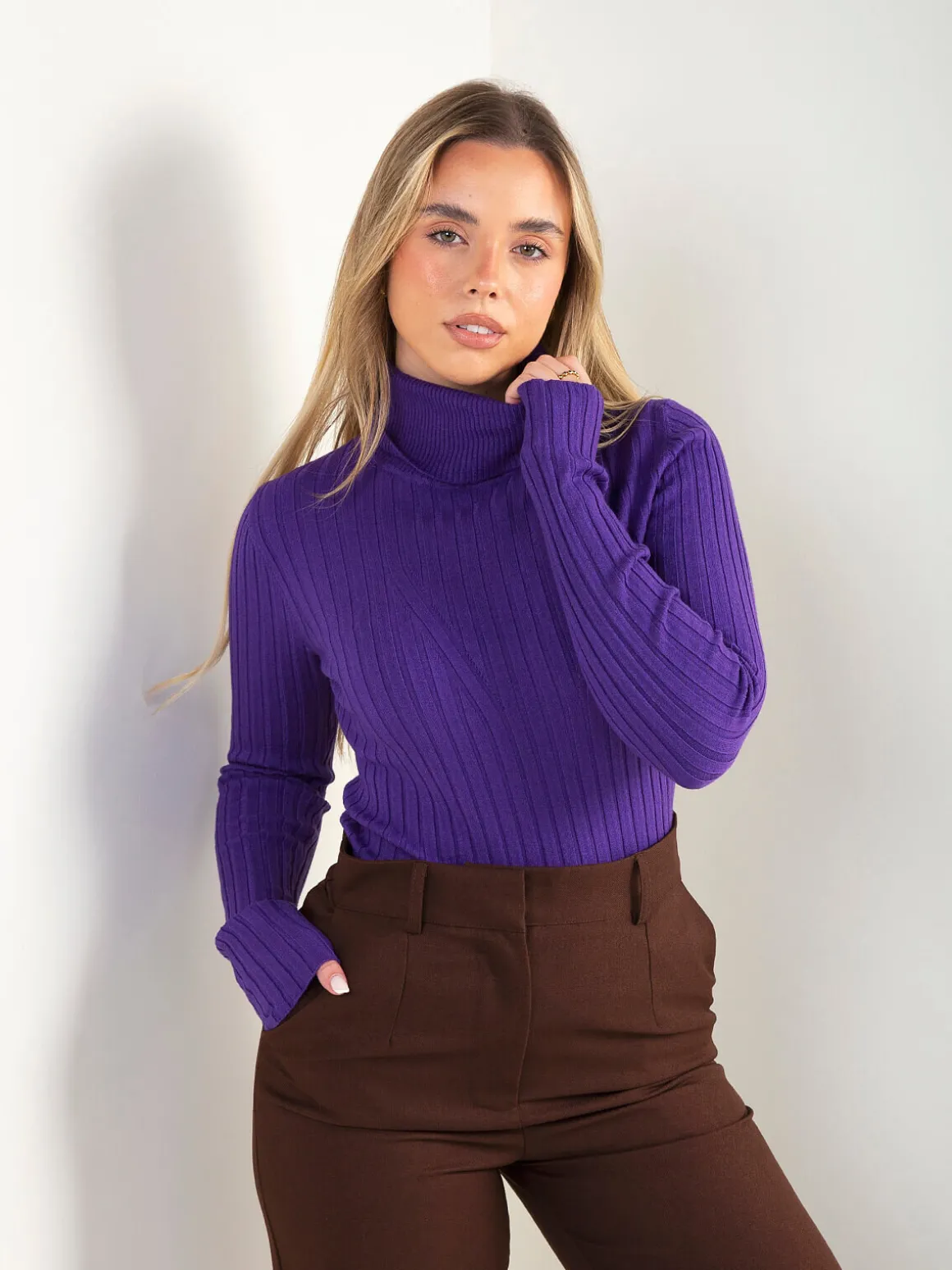 Camisola canela fina gola alta