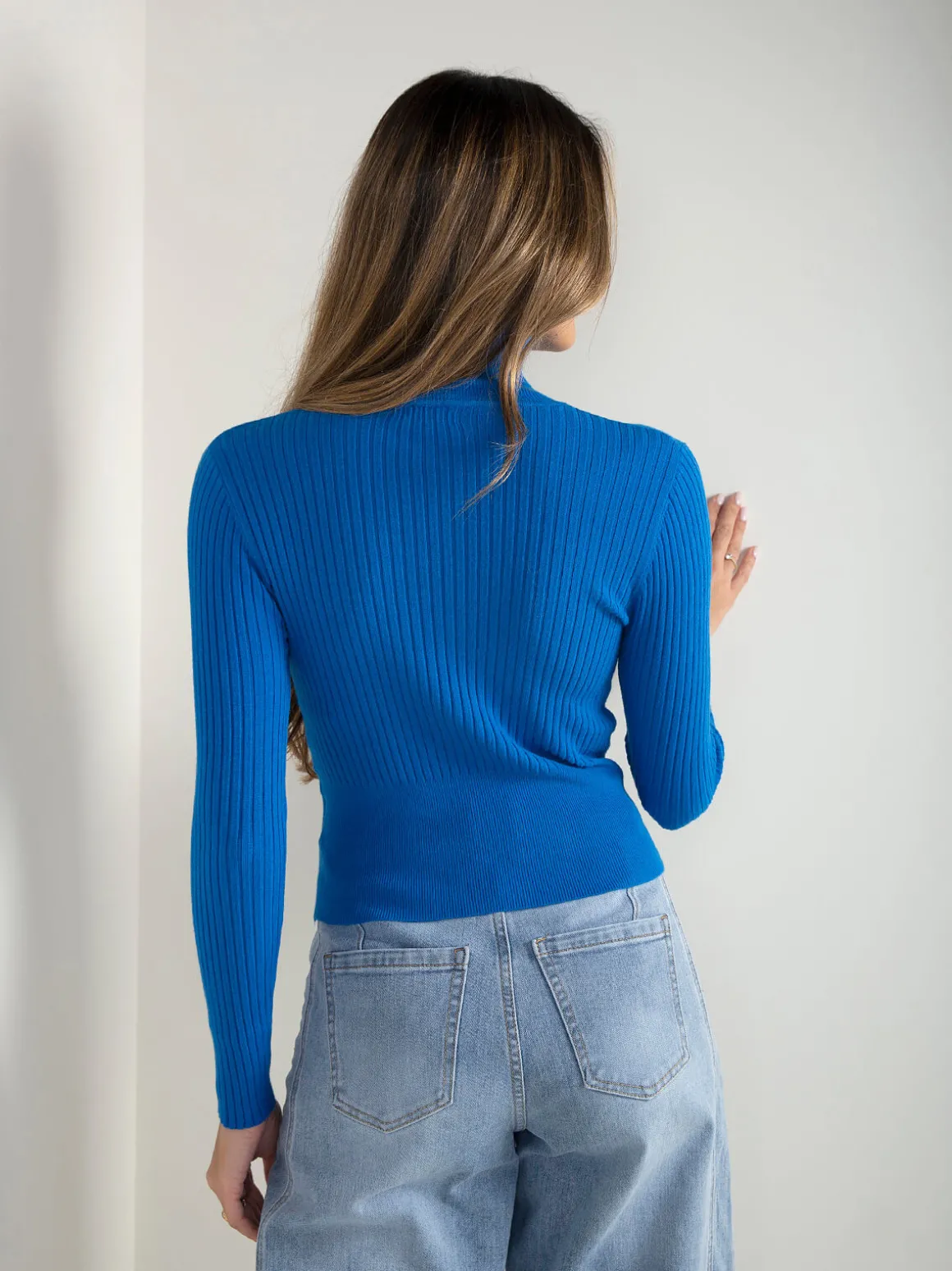 Camisola canelada com gola alta