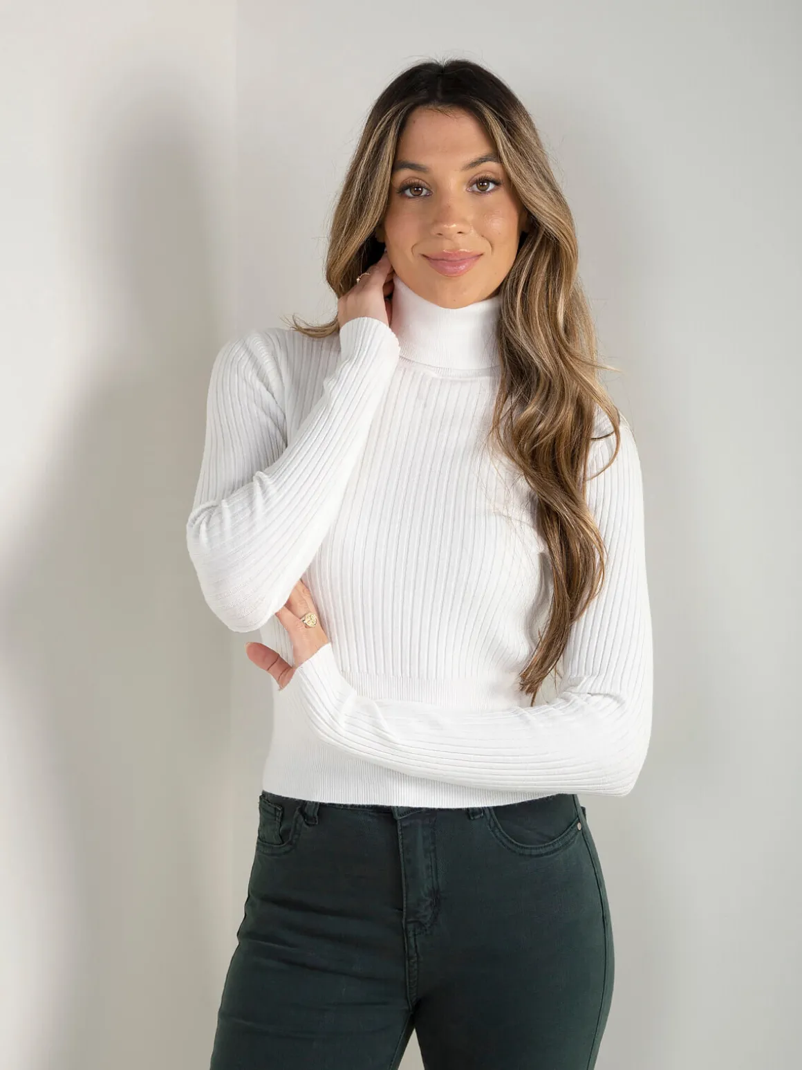 Camisola canelada com gola alta