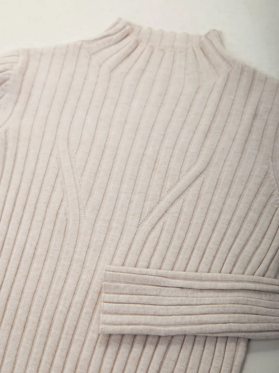 Camisola canelada com gola perkins