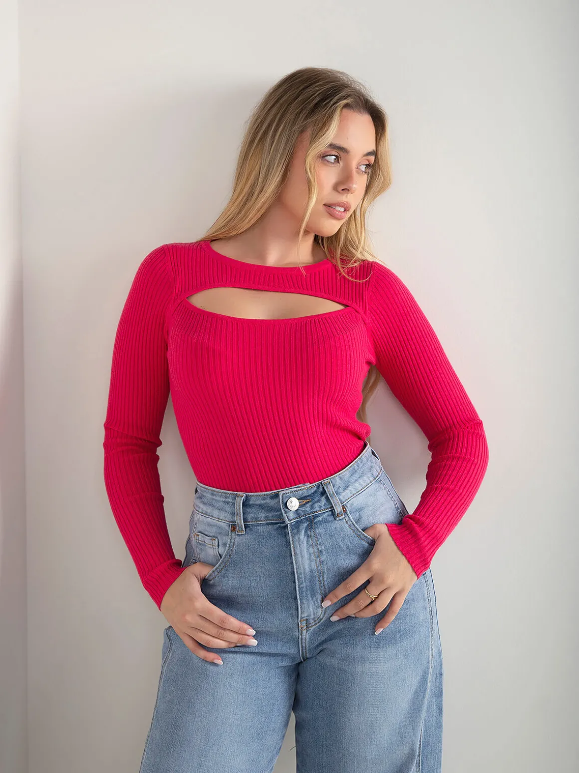 Camisola canelada com recorte