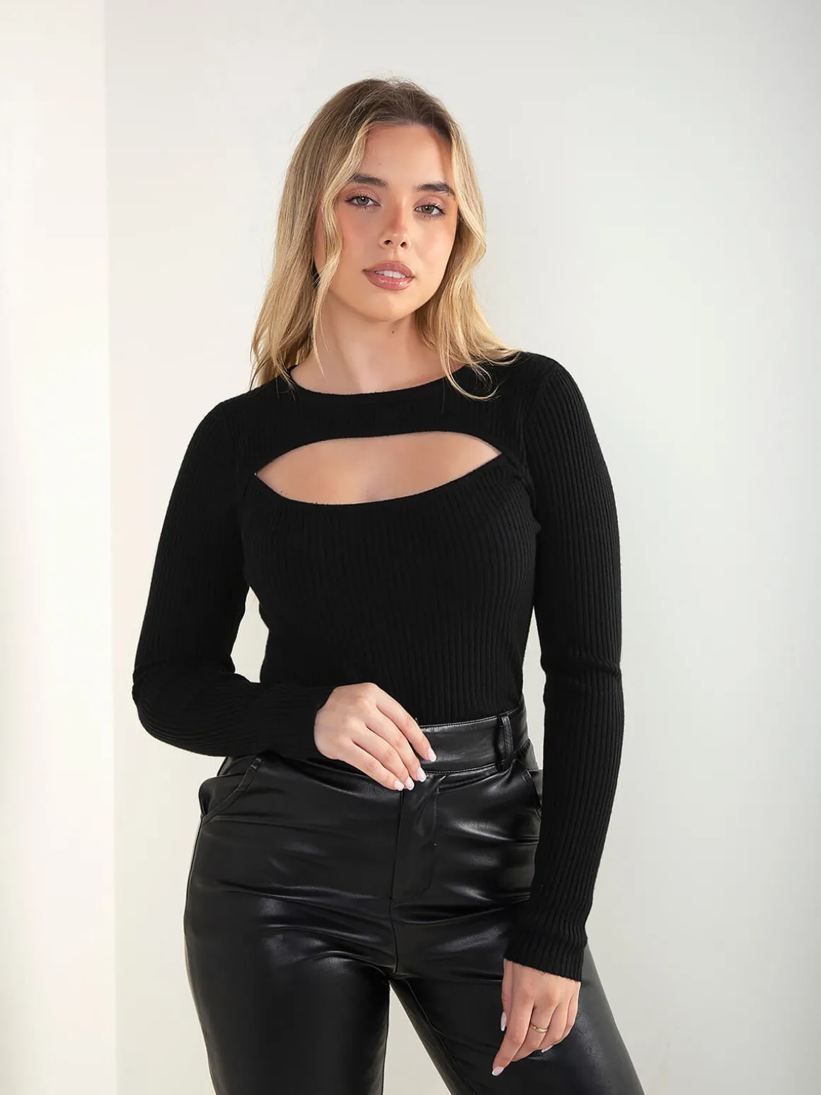 Camisola canelada com recorte