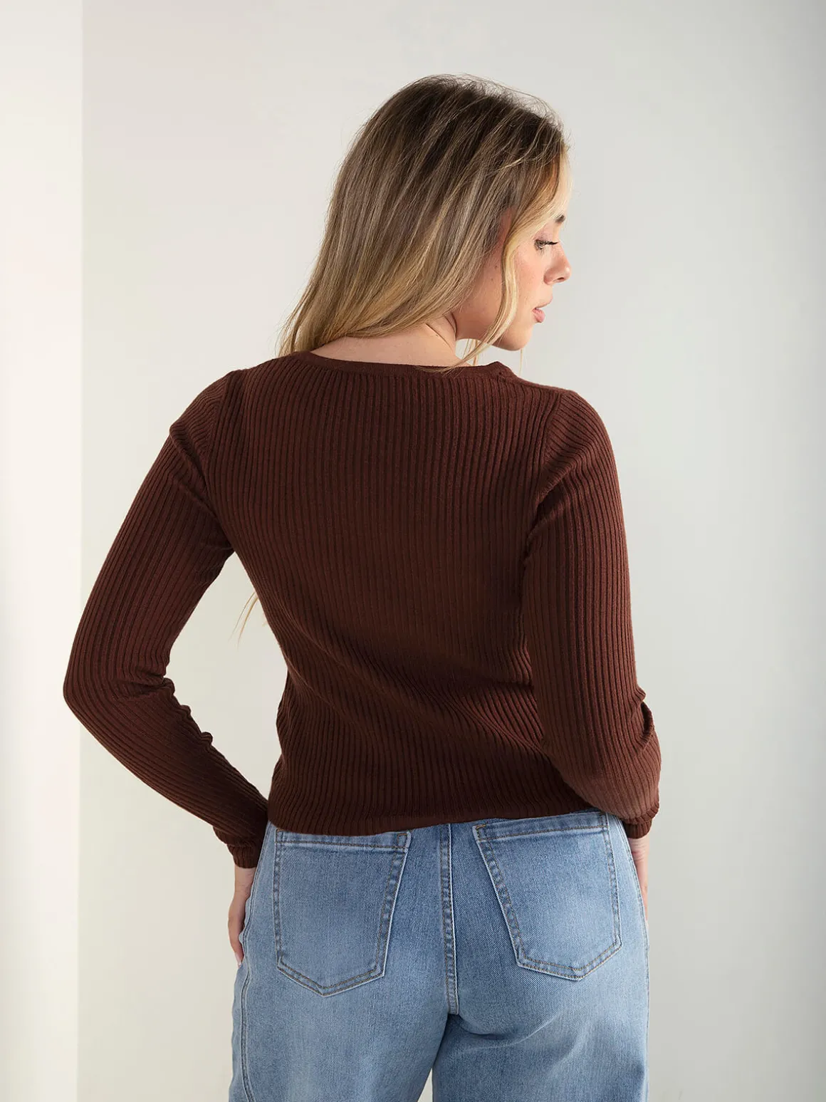 Camisola canelada com recorte