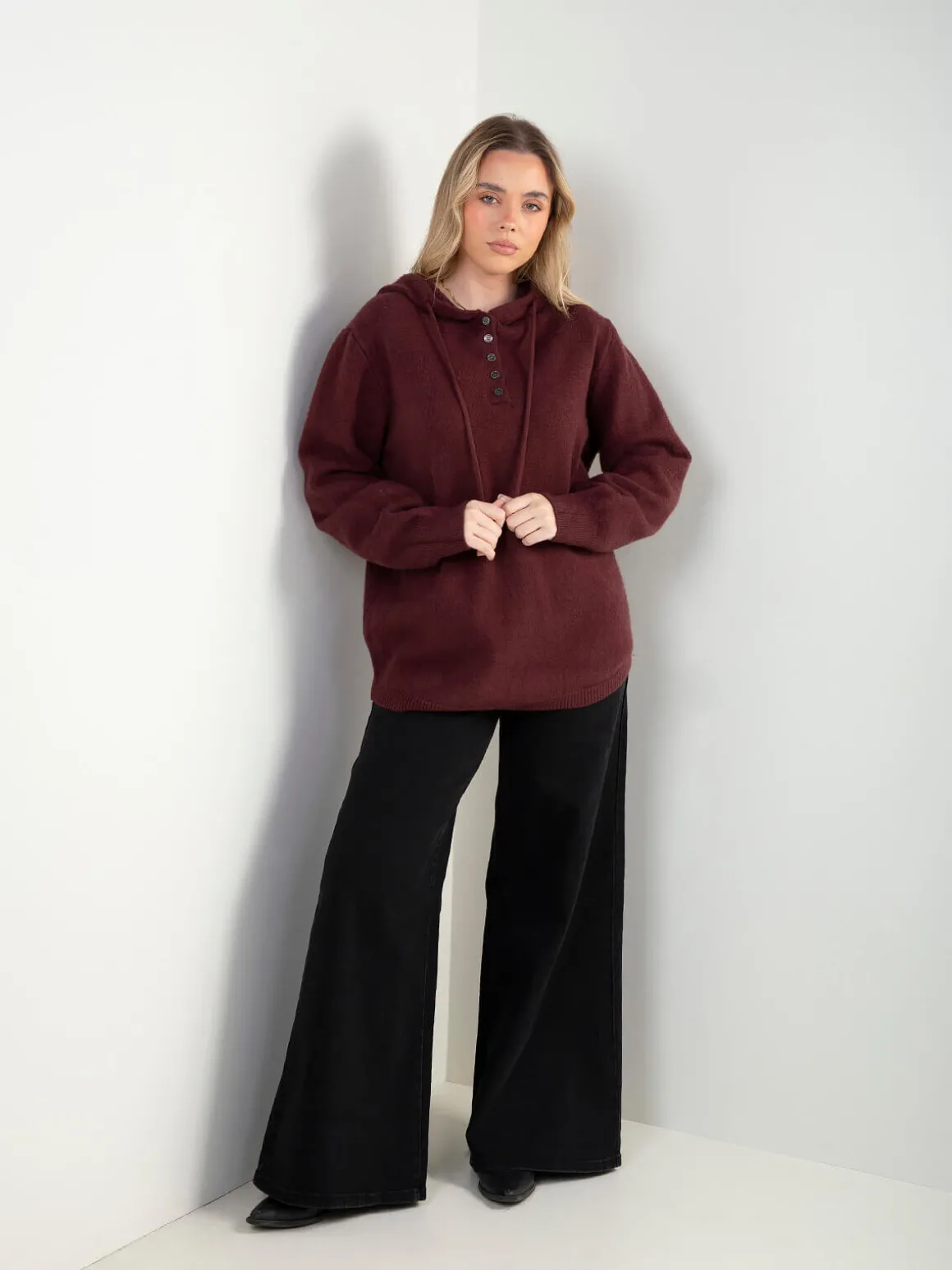 Camisola de malha com capuz e botões