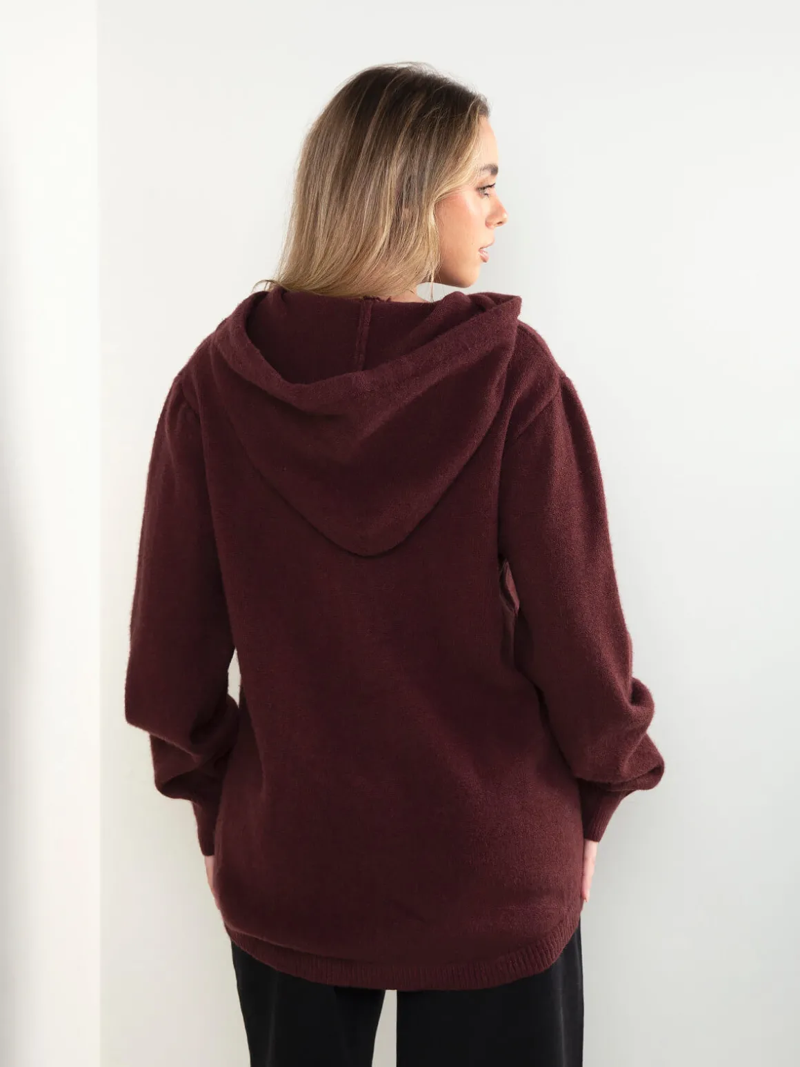 Camisola de malha com capuz e botões