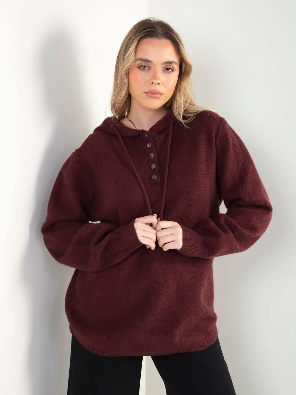 Camisola de malha com capuz e botões