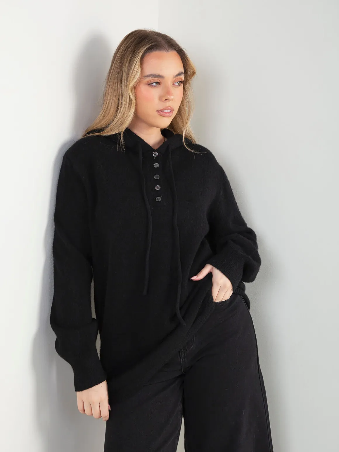 Camisola de malha com capuz e botões