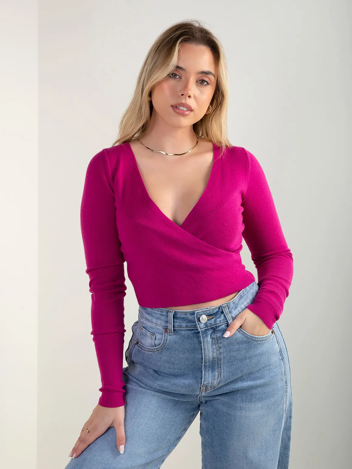 Camisola malha canelada com decote cruzado