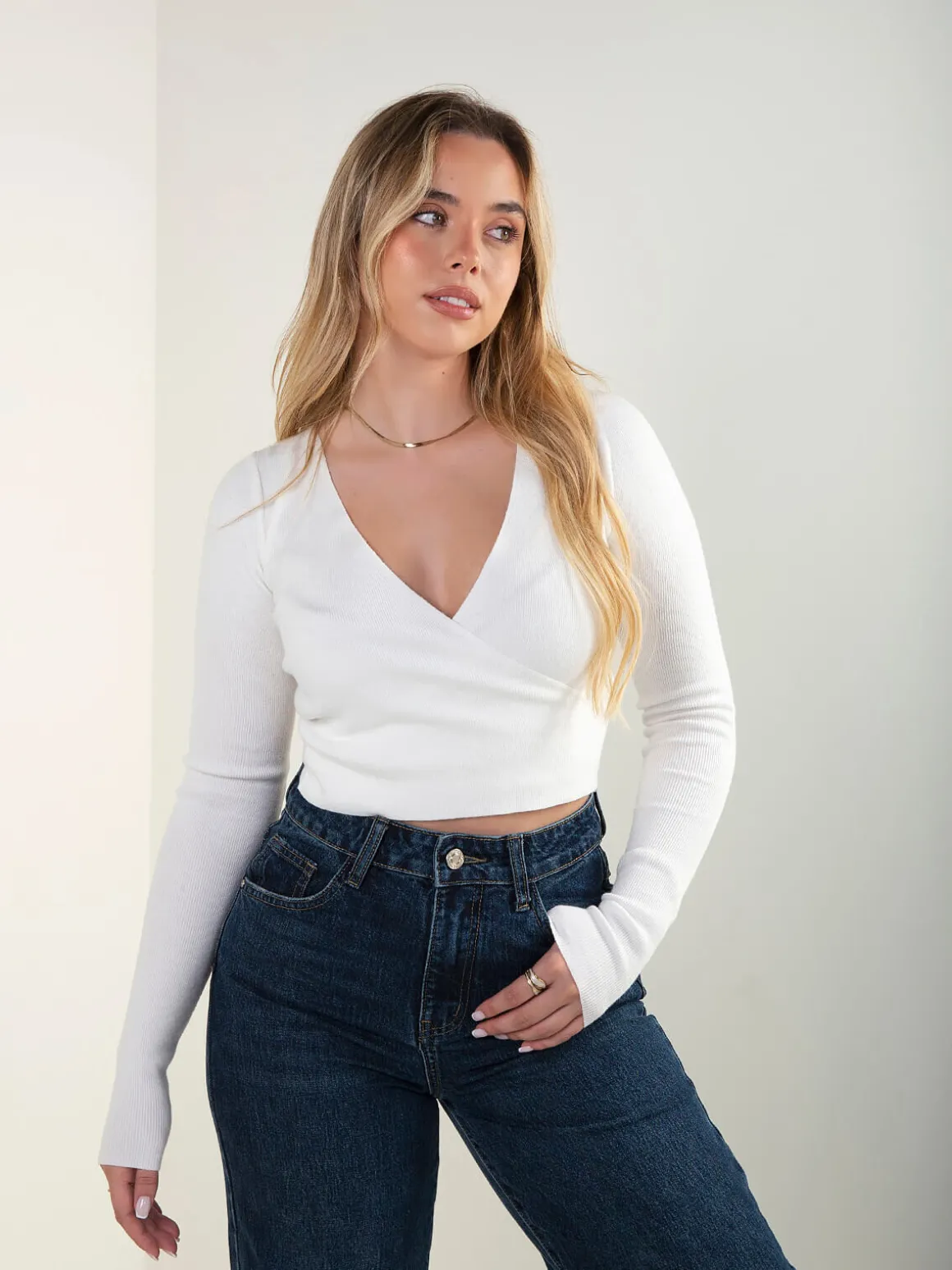 Camisola malha canelada com decote cruzado