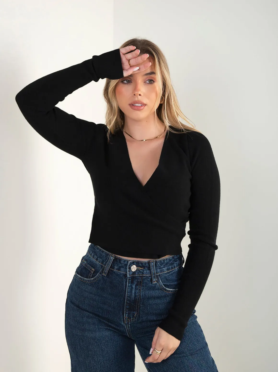 Camisola malha canelada com decote cruzado