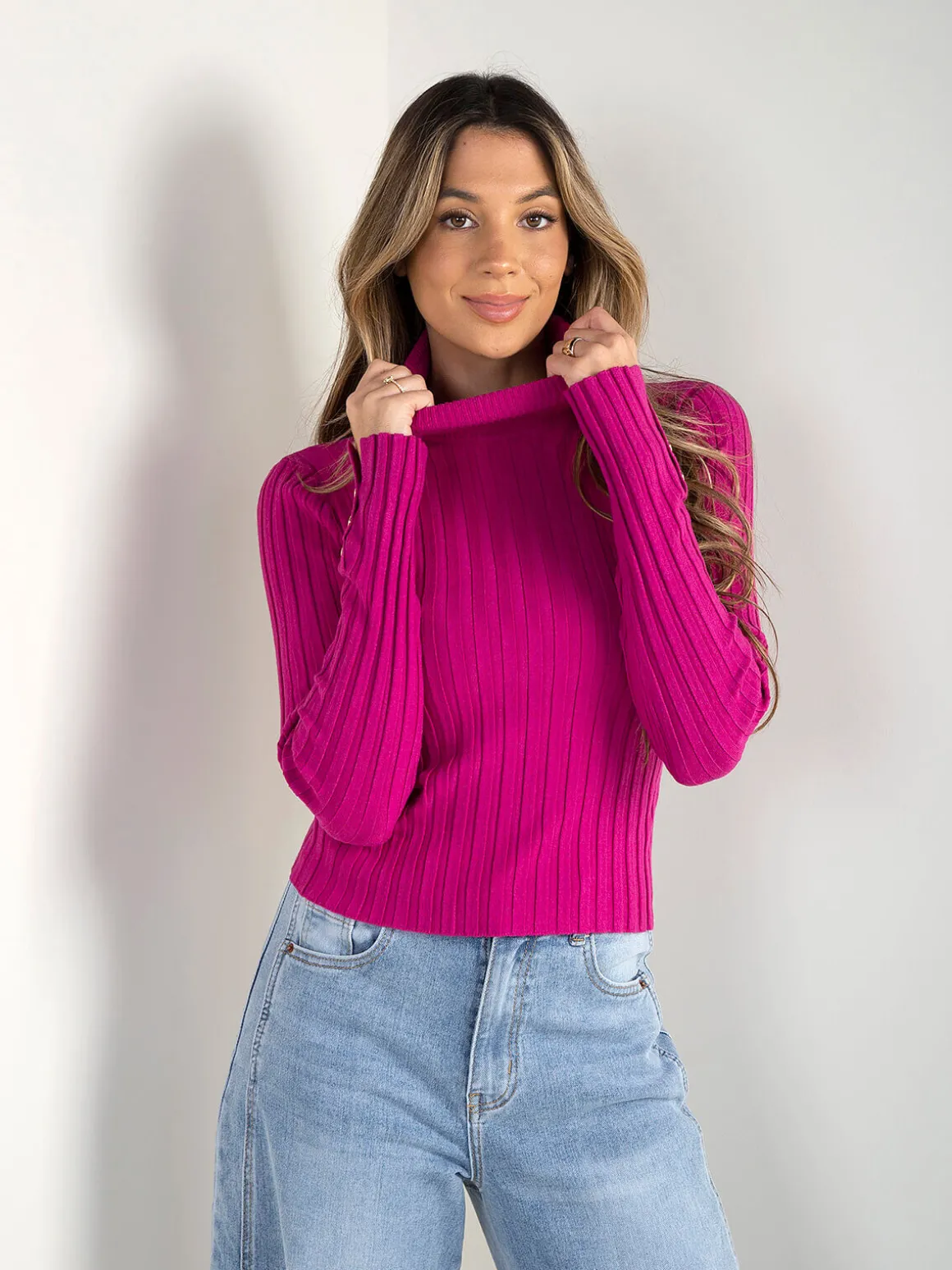 Camisola malha canelada com gola alta