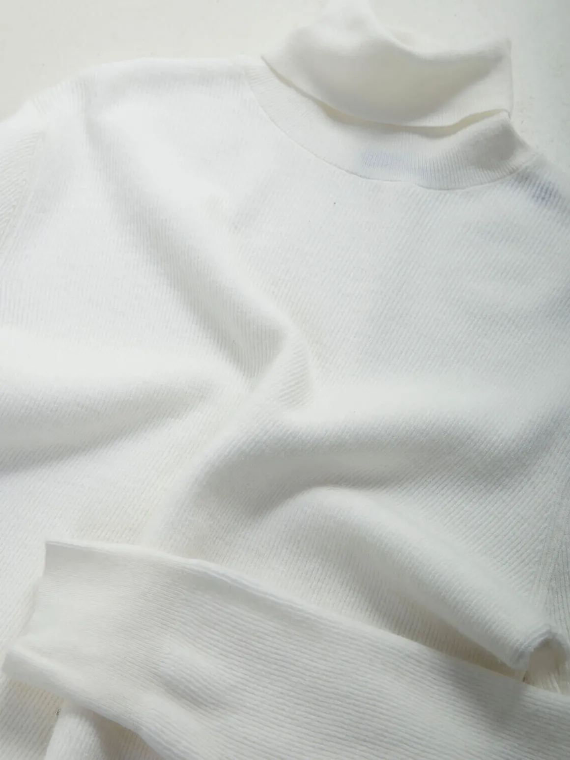 Camisola malha canelada com gola alta