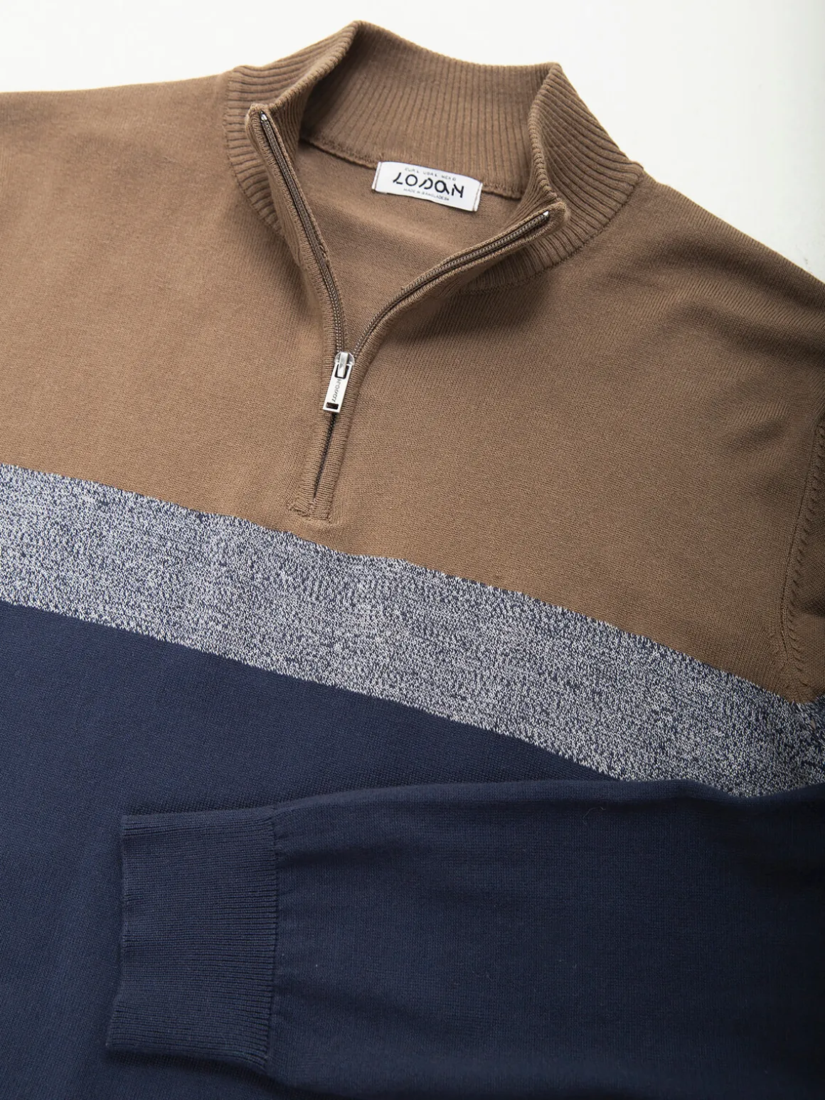 Camisola malha color block azul marinho