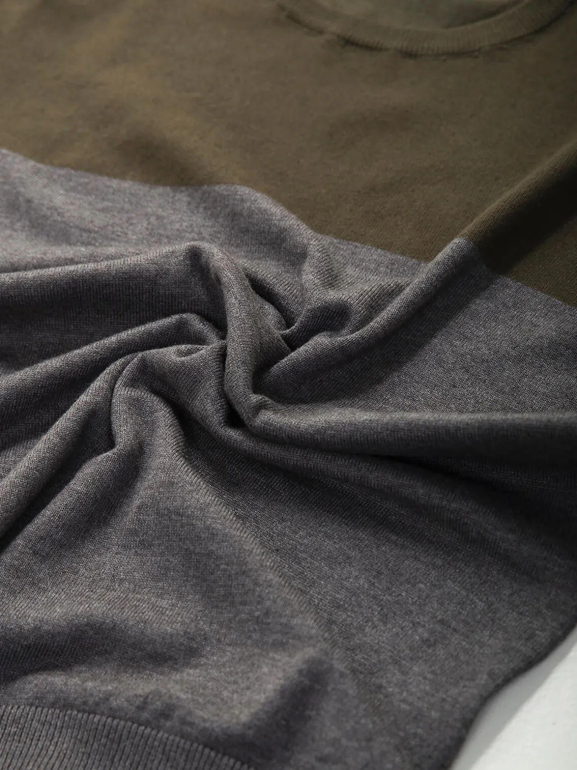 Camisola malha com color block