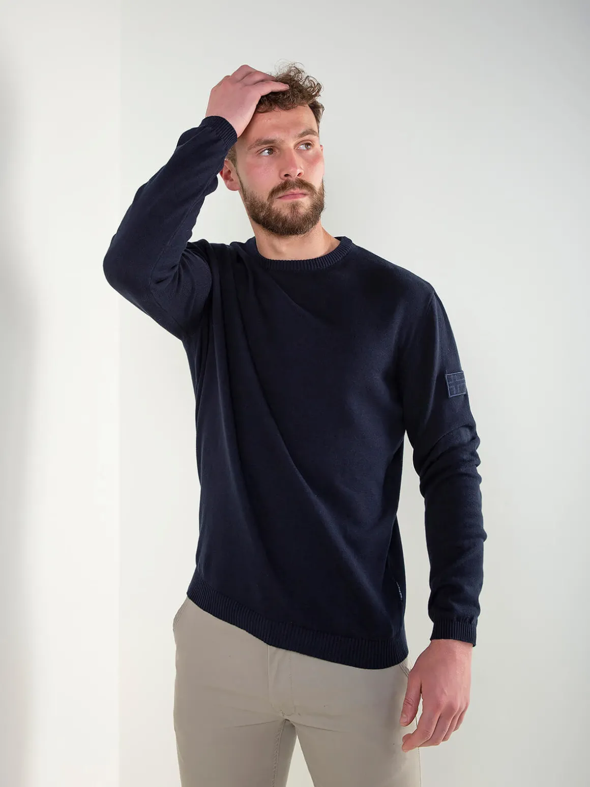 Camisola malha com etiqueta bordada