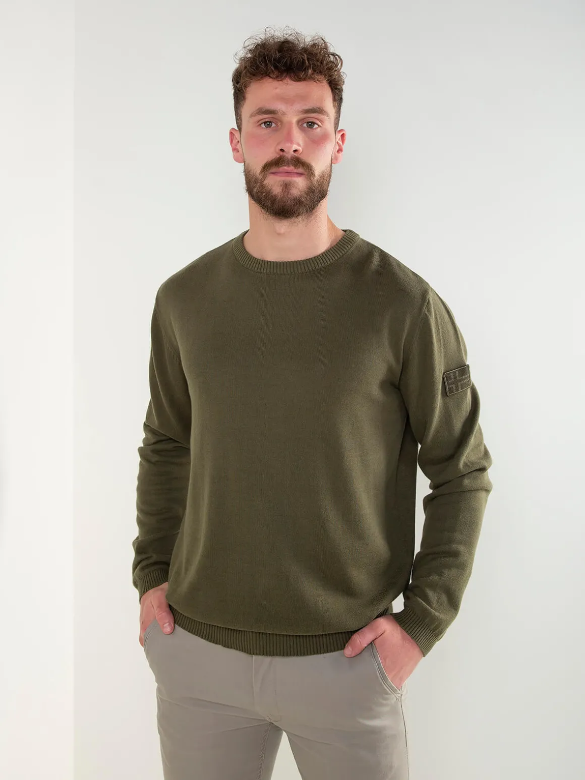 Camisola malha com etiqueta bordada