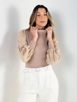 Camisola malha com mangas em renda