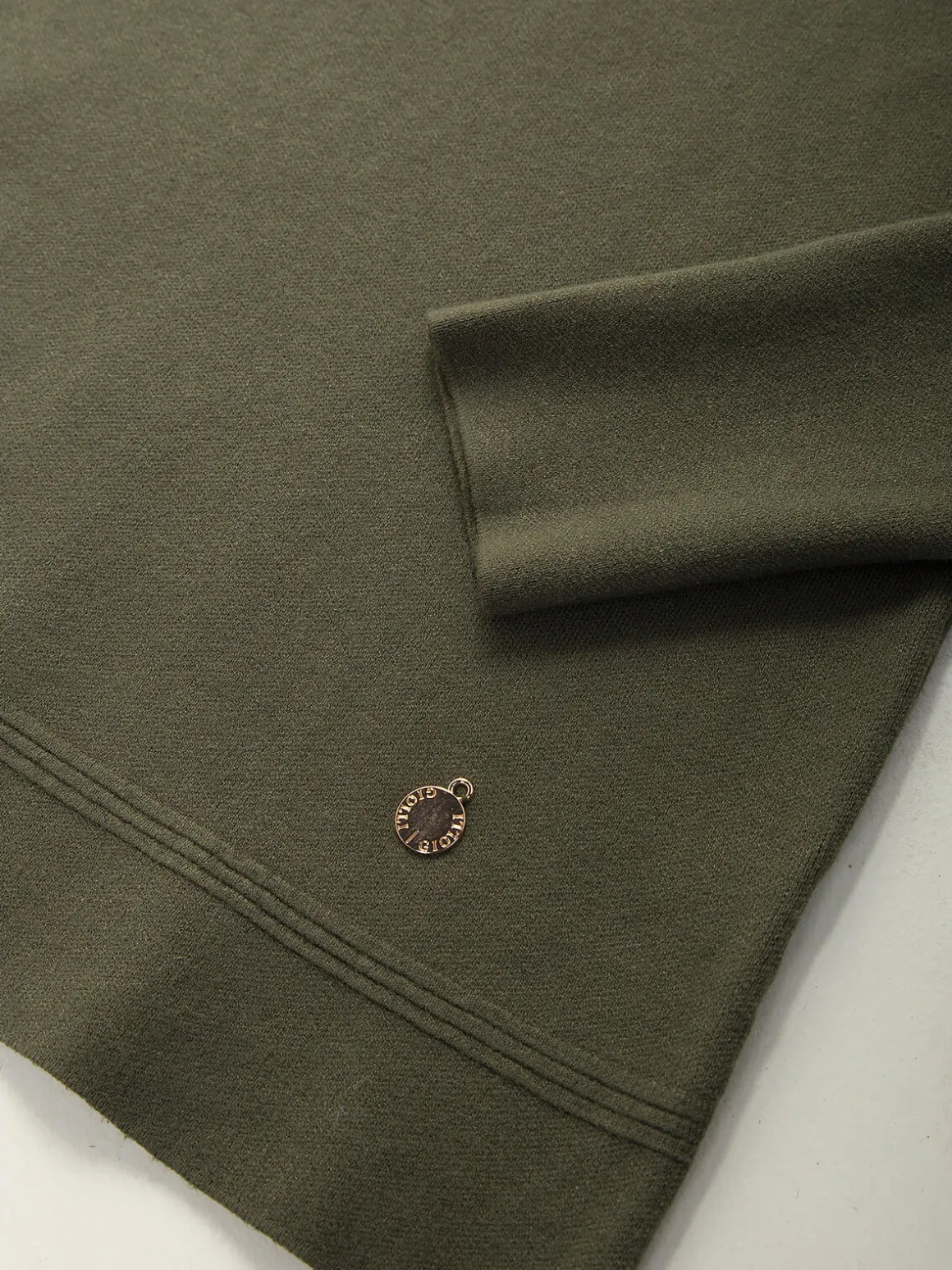 Camisola malha confortável com aplicação