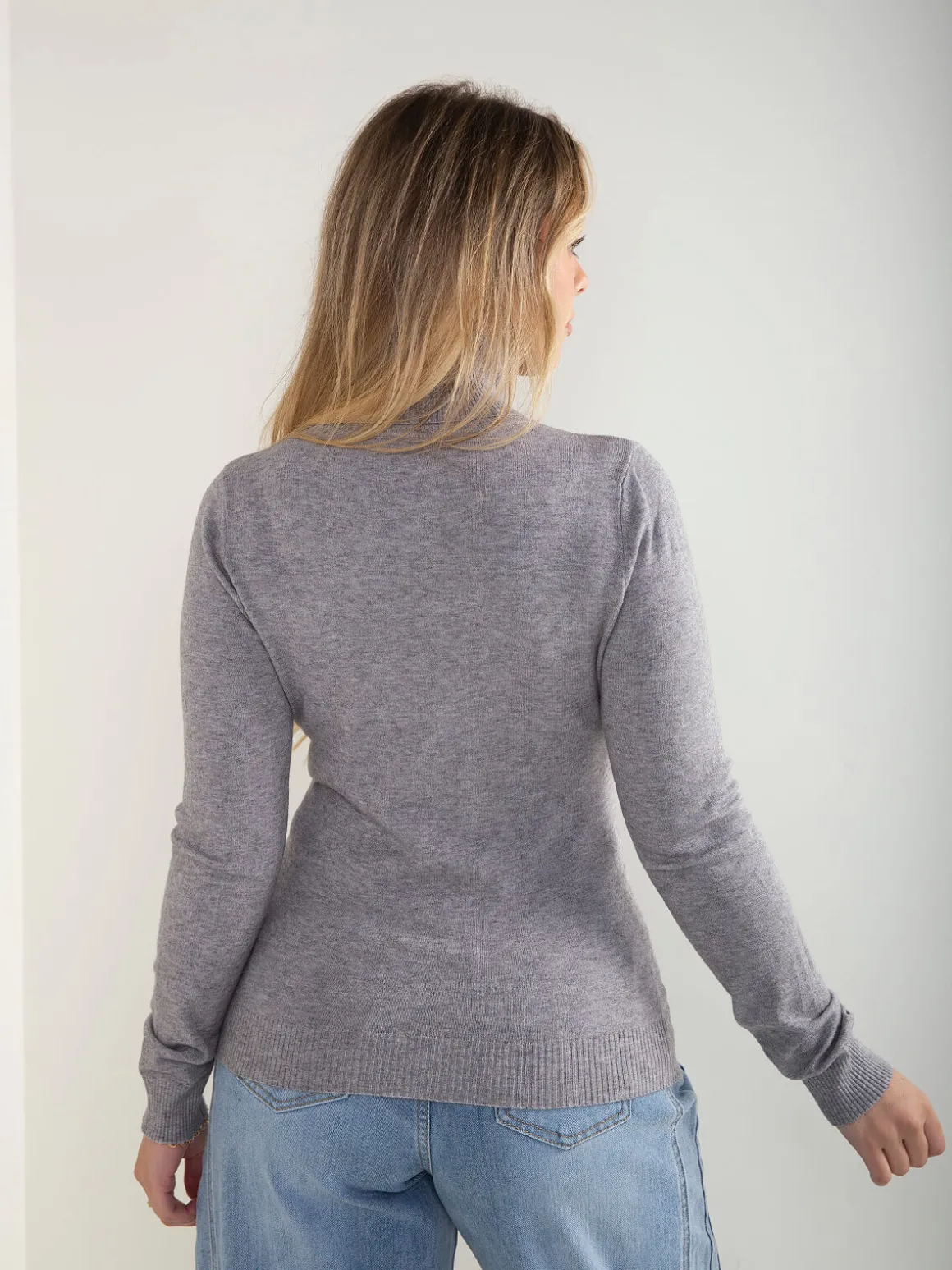 Camisola malha fina com gola alta