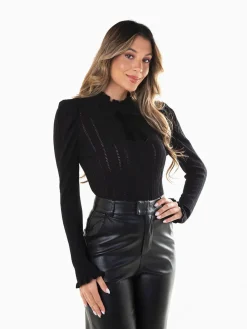 Camisola malha perfurada com laço