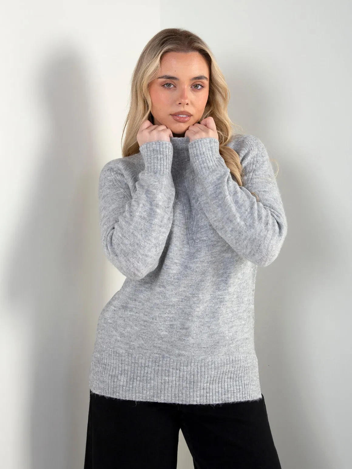 Camisola malha texturizada gola perkins