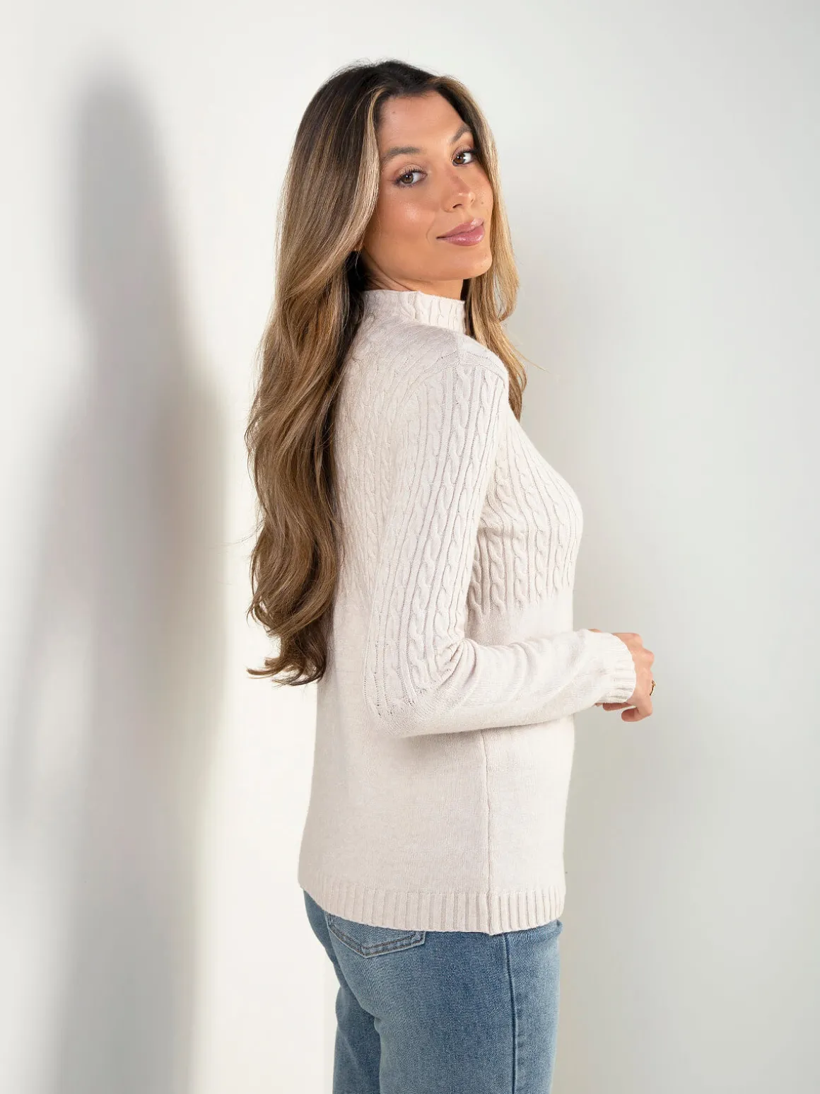 Camisola malha trançada com gola perkins