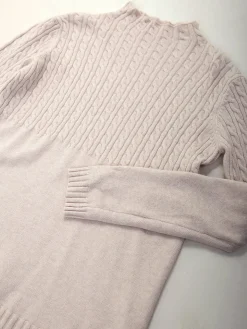 Camisola malha trançada com gola perkins