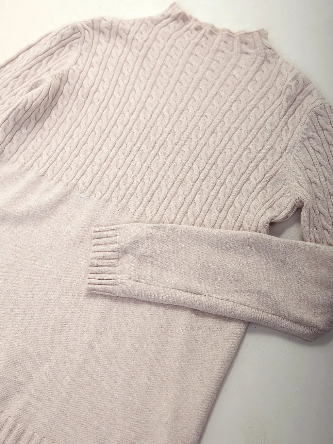 Camisola malha trançada com gola perkins