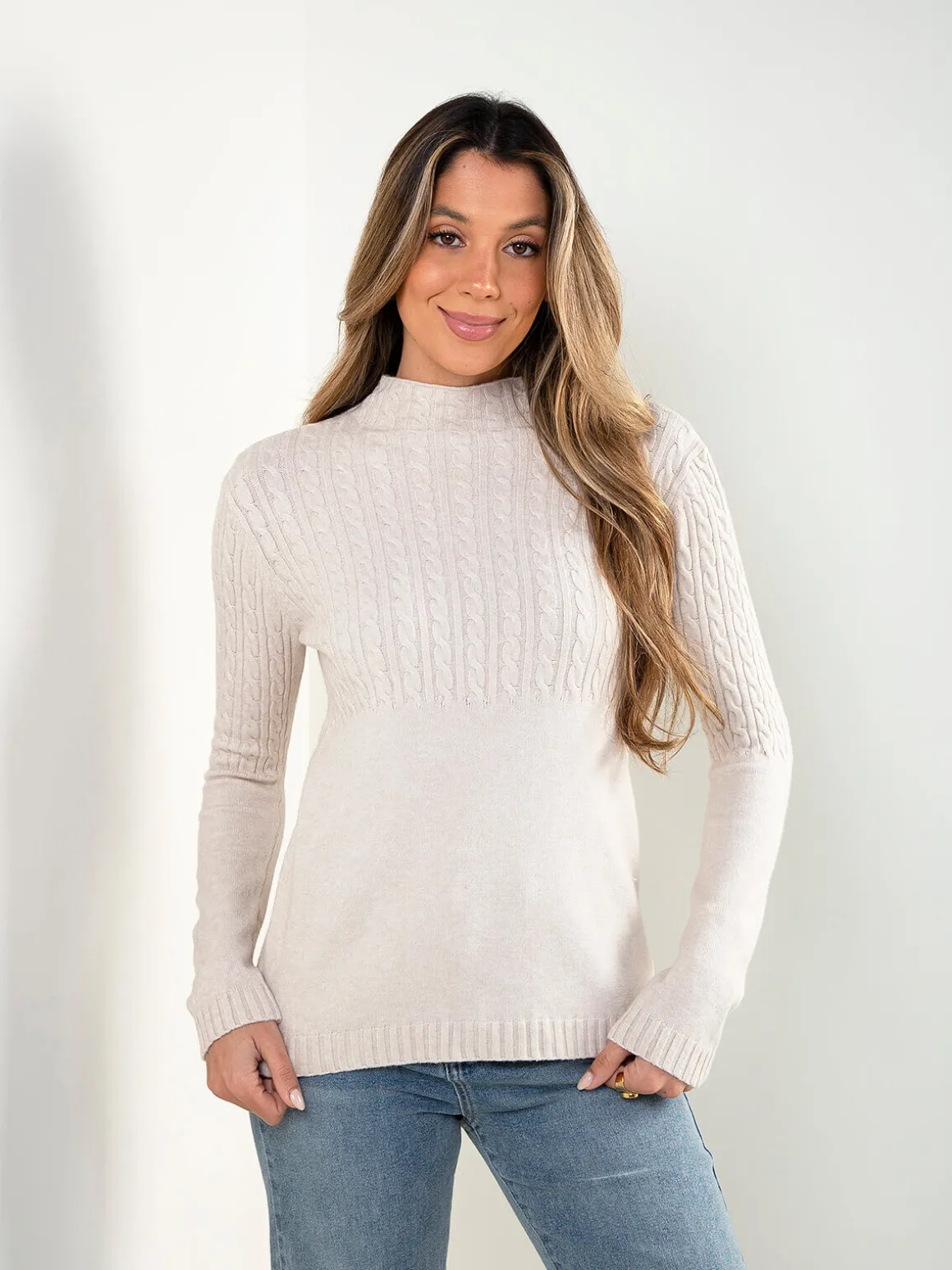 Camisola malha trançada com gola perkins